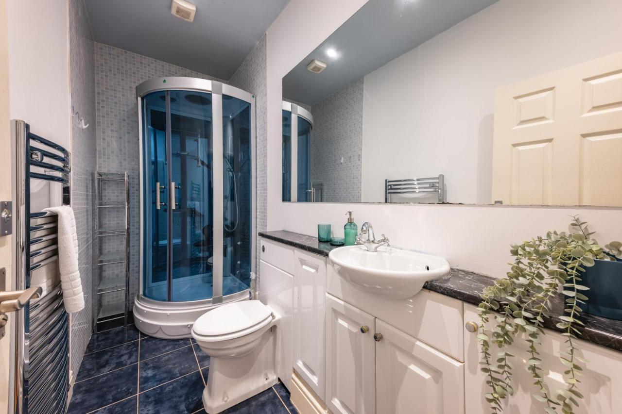 Apartemen 5 Bed House